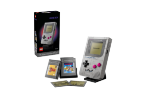 LEGO Nintendo Game Boy set with interchangeable game cartridges for The Legend of Zelda: Link's Awakening and Super Mario Land, plus display screens and retail packaging.
